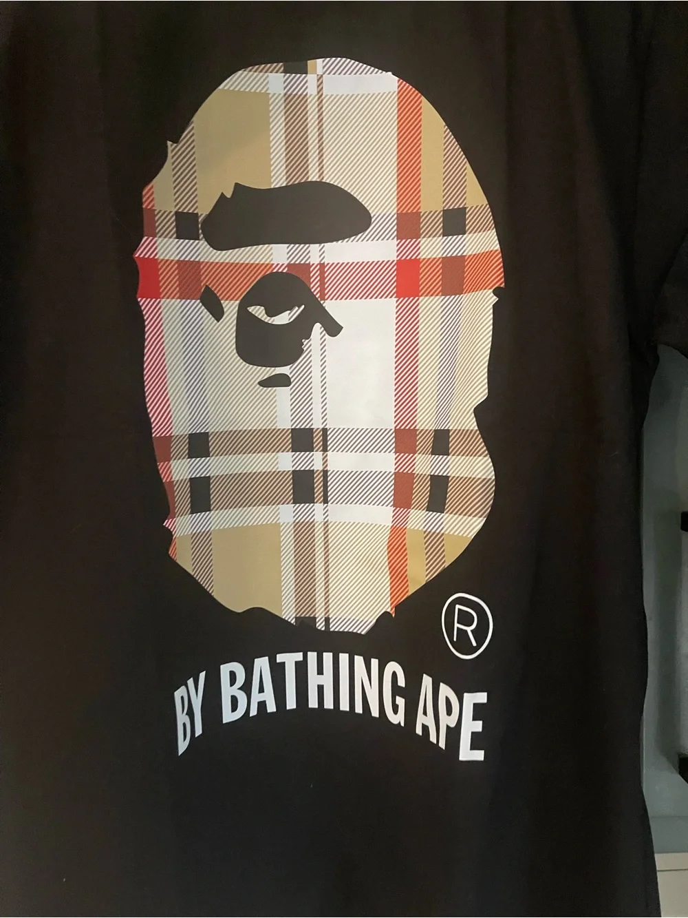 Mens Graphic Design Tee Size S.